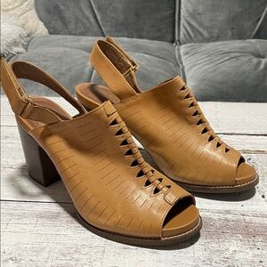 CLARKS Tan Women's Briatta Slingback Heels Size 9